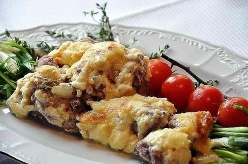 Мясо по-французски.  Приготовить мясо так чтобы оно получилось ароматным, нежным и тающим во рту получается далеко не каждый раз. Мясо по-французски.  Приготовить мясо так чтобы оно получилось ароматным, нежным и тающим во рту получается далеко не каждый раз.