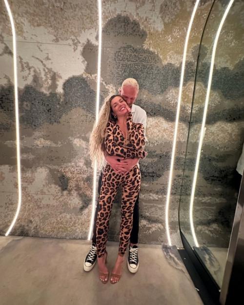 Она Удивительная: муж Анны седоковой прилетел в Москву, чтобы помириться с женой. 04