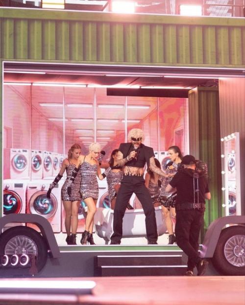 Примадонна Киркоров в обновленном образе Секси - Укупника похвастался искусственно созданным прессом. 01