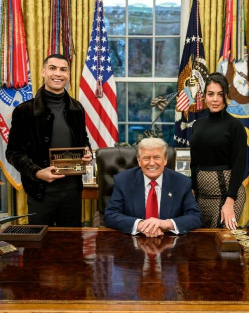 Джорджина Родригес выбрала эффектный Люкс - Образ для визита в белый дом. 01