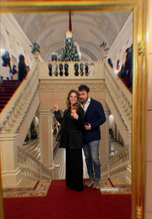 Агата муцениеце снова радует своих поклонников яркими и душевными совместными снимками с мужем! 03