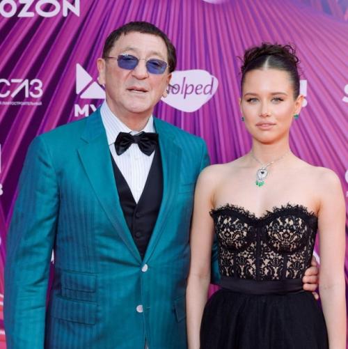 Девушка Григория Лепса, Аврора киба, решила пошутить над своим парнем в социальных сетях. 02