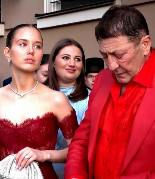 Григорий Лепс заявил, что мечтает о детях от своей молодой возлюбленной. 
