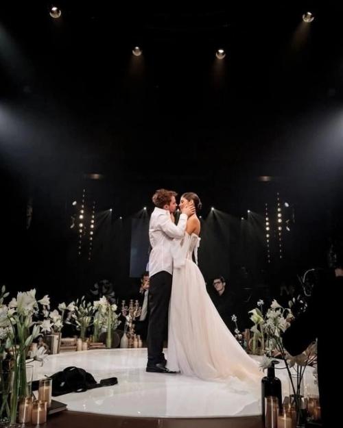 Александр петров и его жена Виктория отмечают свою Ситцевую Свадьбу. 05