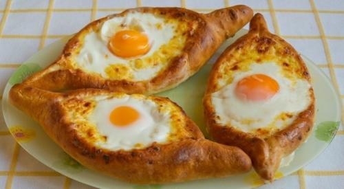 Сытные хачапури.

Ингредиенты: 

