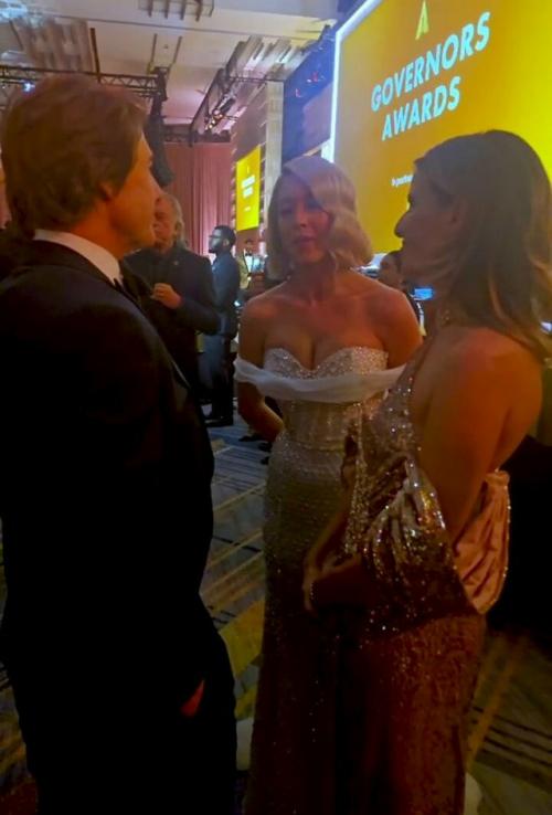 Том Круз флиртует с сидни Суини после расставания с аной де Армас, что вызвало волну обсуждений в интернете.
