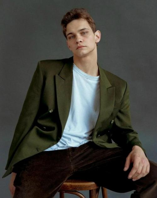 Звезда Слова Пацана слава Копейкин сыграет басту в фильме о нем. 02