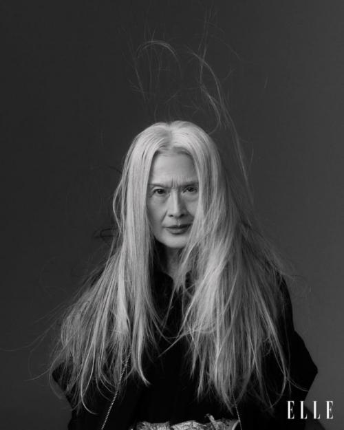 75-Летняя роза саито открыла себя как модель в возрасте 68лет, когда ее волосы уже полностью поседели. 03