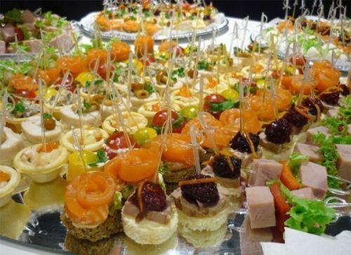 10 канапе - рецептов на шпажках. 10 канапе - рецептов на шпажках.