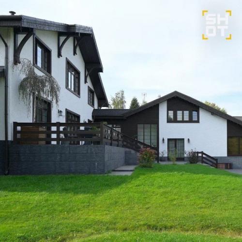 В дом Насти ивлеевой проник нездоровый мужчина с битой. 02 В дом Насти ивлеевой проник нездоровый мужчина с битой. 02