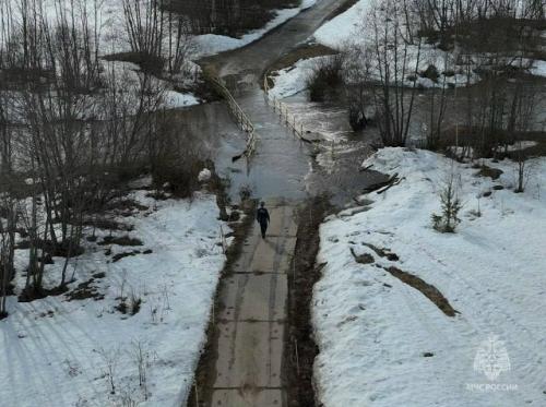 Выход реки из берегов привел к блокировке транспортных сообщений во владимирской области. 

