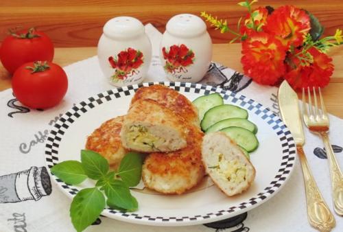 Куриные зразы с сыром и яйцом. Куриные зразы с сыром и яйцом.