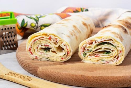 Завертон.  Ингредиенты:  Лаваш тонкий - 1-2 штук.