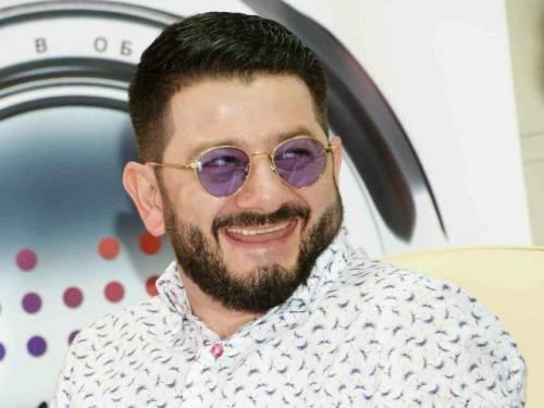 Чувство любви не знает возрастных ограничений, и Михаил галустян это подтвердил! 02