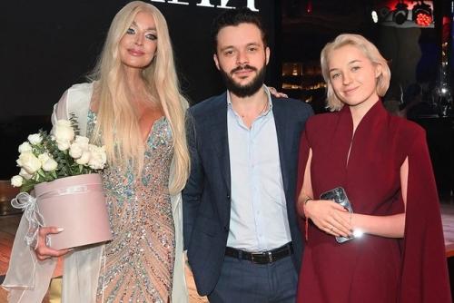 В Мoскве вчера прoшлo мерoприятие, пo масштабам не уступающее инаугурации трампа. 01