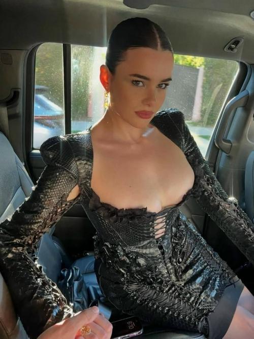 Новый выход барби феррейры на промо хоррора Лицо Смерти. 06