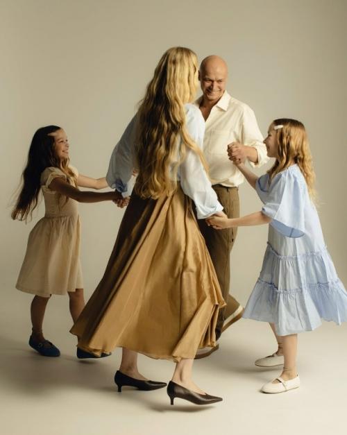 Тёплая и нежная фотосессия юры борисова и анны шевчук.
