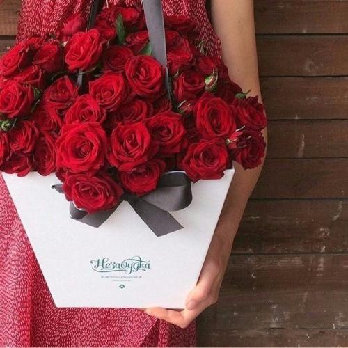 Никогда не надо слушать, что говорят цветы. 03