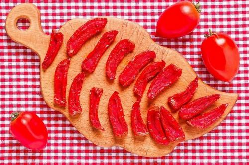 Вяленые помидоры.  Активное время готовки 20 мин+ время на запекание. 04