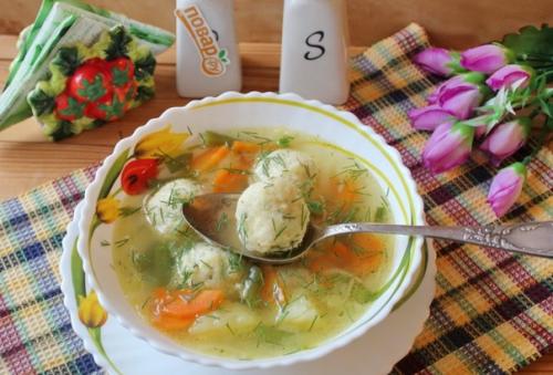 Овощной суп с сырными шариками.