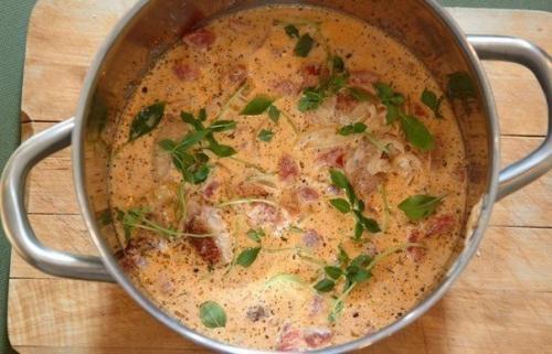 Курица в томатно - сливочном соусе. 05
