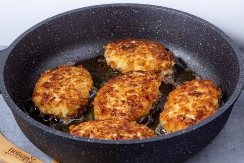 Мастера, подскажите раньше делала педикюр на подставке (как на фото), к ней вкрутила такой пылесос. 03