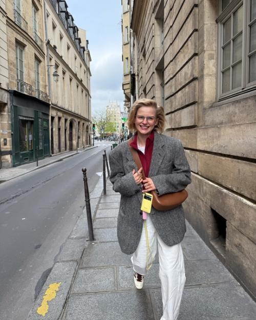 Александра бортич: Если не Кино - то Вокал или Цветы. 01