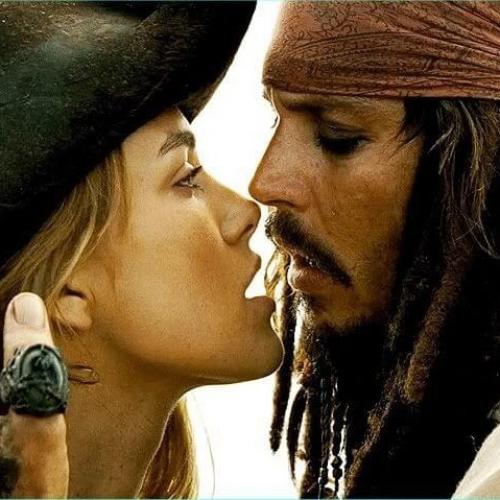 На съемках фильма Пираты Карибского Моря произошел неловкий момент для Джонни деппа и Киры найтли. 02