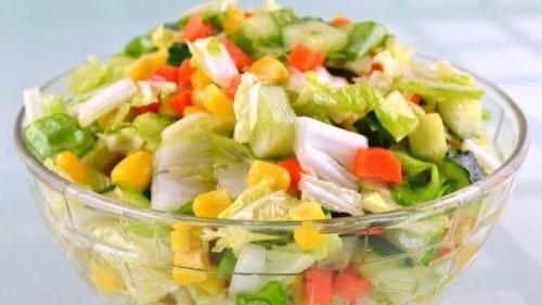 Овощной салат Цветной.