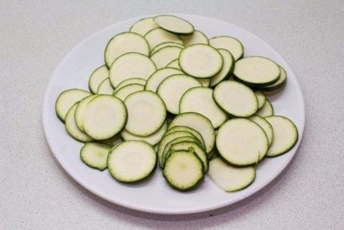 Рататуй.  Ингредиенты:   Баклажаны - 2 шт. общим весом 700 г. 02 Рататуй.  Ингредиенты:   Баклажаны - 2 шт. общим весом 700 г. 02