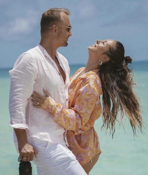 Нюша шокировала публику, объявив о своем решении разойтись с мужем. 01