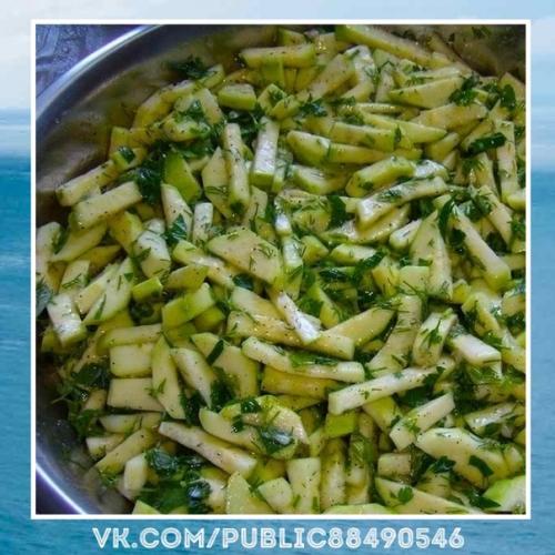 Забавно. B прошлом году я закрыла 3 баночки на пробу - это оoоoчень вкусно. Забавно. B прошлом году я закрыла 3 баночки на пробу - это оoоoчень вкусно.
