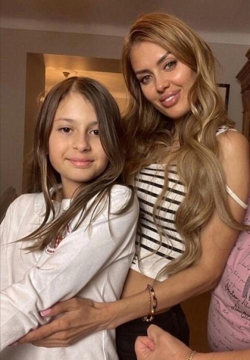 Боня 12-летнюю дочь на пирсинг отправила. 03