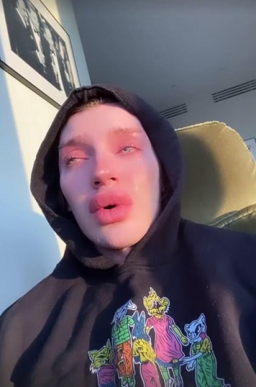 Сначала шутил над трагедией в Казани, теперь пишет это. 02