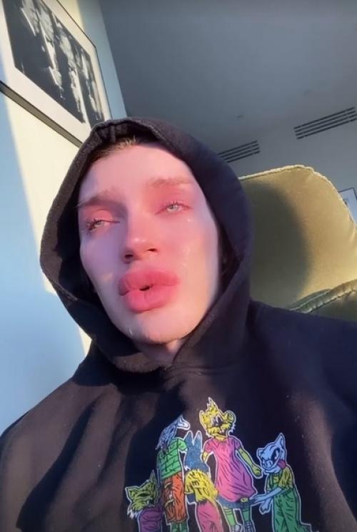 Сначала шутил над трагедией в Казани, теперь пишет это. 03