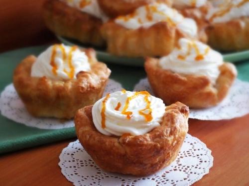 Корзиночки со взбитыми сливками. Корзиночки со взбитыми сливками.