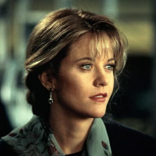 Мег Райан всегда была объектом восхищения и уважения своих поклонников за ее красивую внешность и обаятельность. 01