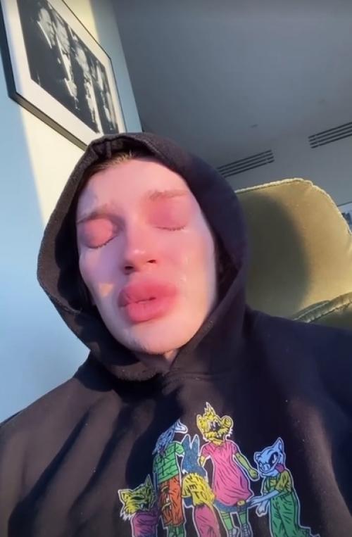 Сначала шутил над трагедией в Казани, теперь пишет это. 04