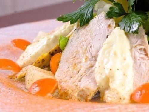 Для тех кто на сушке или усиленно худеет и уже устал от просто варёных грудок, побалуйте себя.
