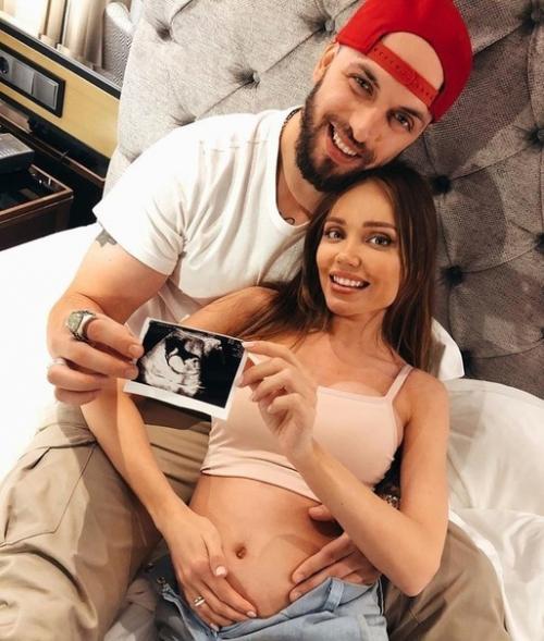 Ассоль и рэп - исполнитель ST такие милые. 03