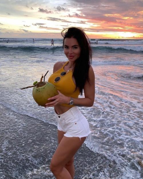 Софья малолетова - дважды абсолютная мировая чемпионка по бодибилдингу и мисс бикини.