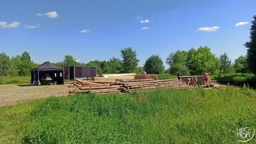 У храма покрова на Нерли строят декорации для съемок фильма. 04