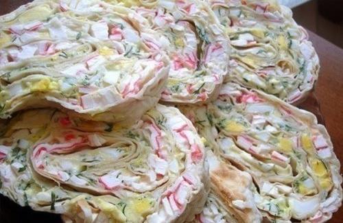 Рулет из крабовых палочек.

