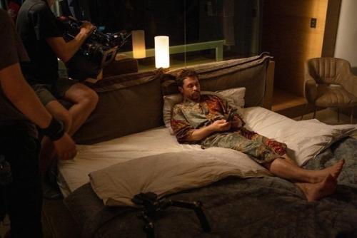 Павел Деревянко и Оксана акиньшина на сьемках сериала Беспринципные по мотивам рассказа Александра цыпкина. 01