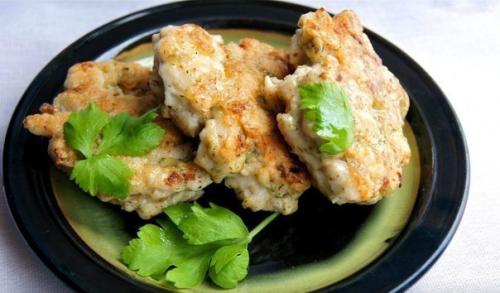 Куриный шницель.

2 окорочка куриные, 2 яйца, 3-4 ст.  