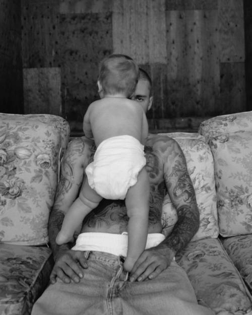 Джастин бибер порадовал своих поклонников новой фотосессией вместе с женой хейли и их сыном. 04