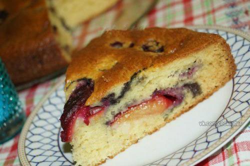 Рецепт творожного пирога со сливами. 

