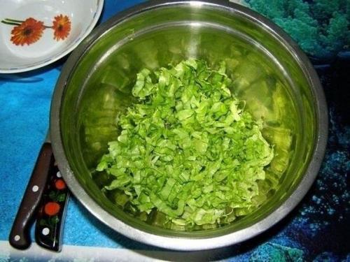 Салат с креветками и сухариками. 04