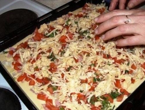 Быстрая пицца - рецепт для тех, кто любит пиццу, но ленится ее готовить по всем правилам итальянской кухни. 05