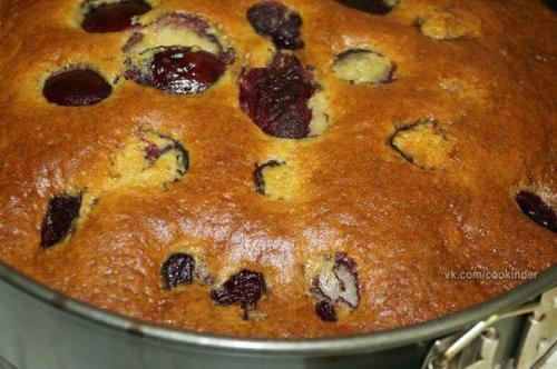 Рецепт творожного пирога со сливами. 07
